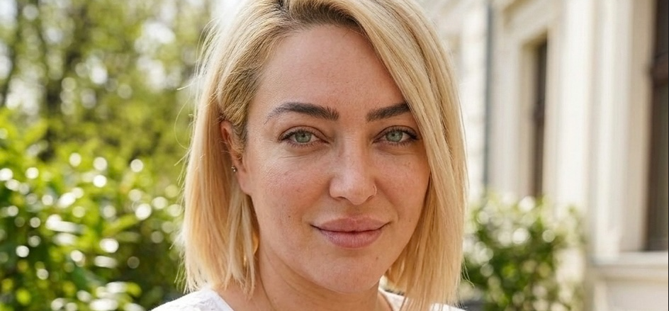 Razvedena, mirna sam i povucena zena. Nena 45 godina. Nebitno mi je selo ili grad samo da imam nekoga svog!