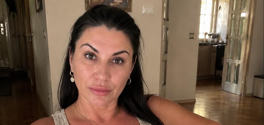 Mirsada 53 godine. Zivim u Holandiji 34 godine, ali srce me i dalje vuce nasim krajevima, moja deca me mole da ne ostarim sama
