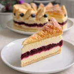 Vanilija torta sa lisnatim testom i želeom od šumskog voća